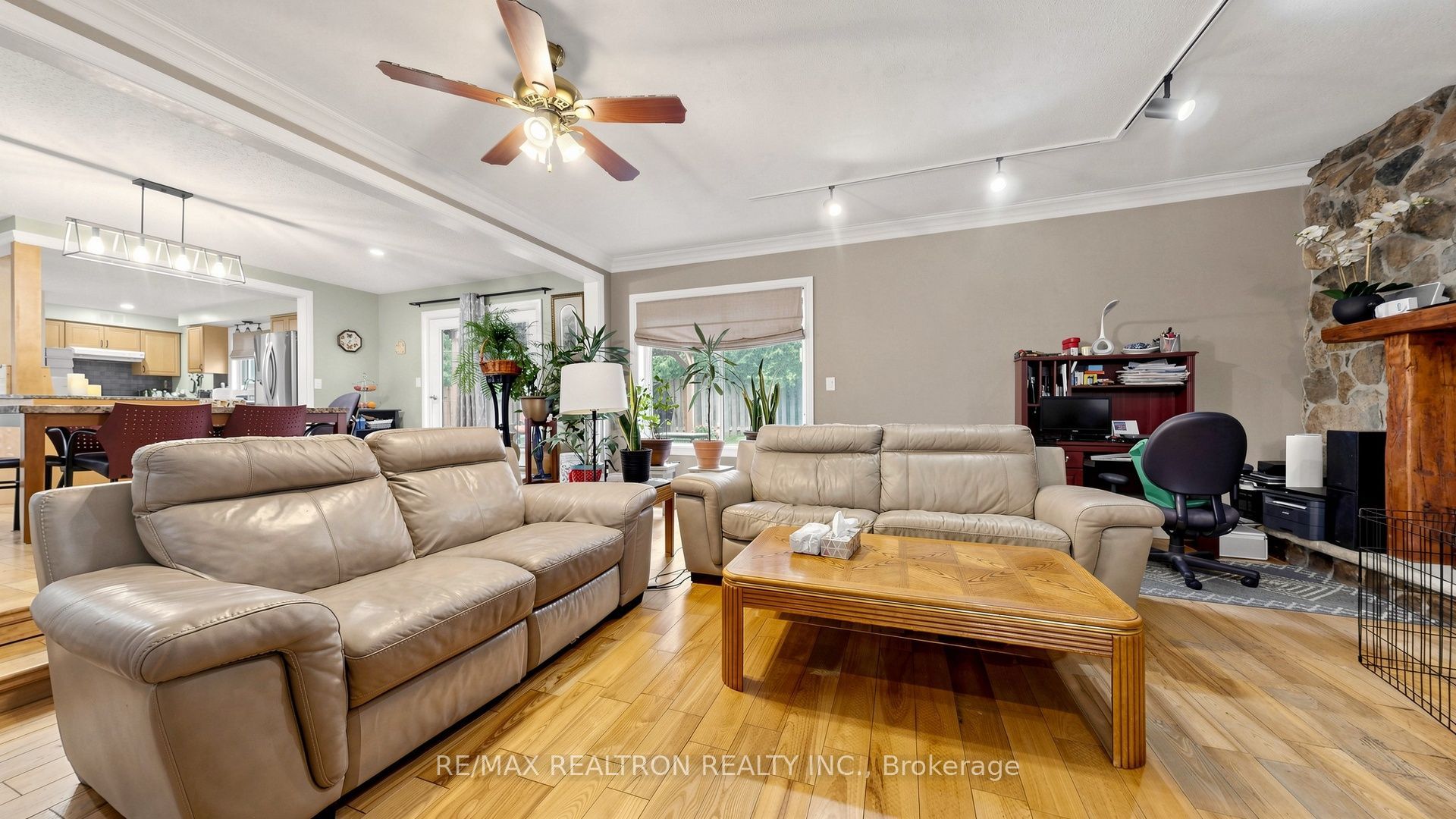10 Rotherglen Road S Property Photo 11