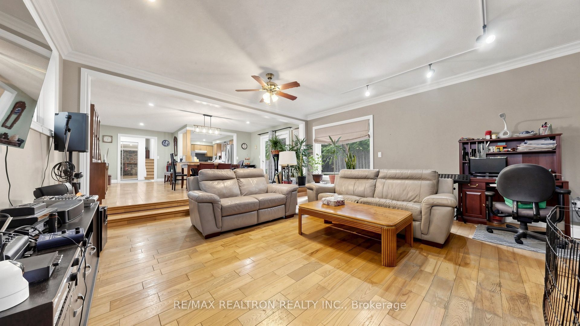 10 Rotherglen Road S Property Photo 13