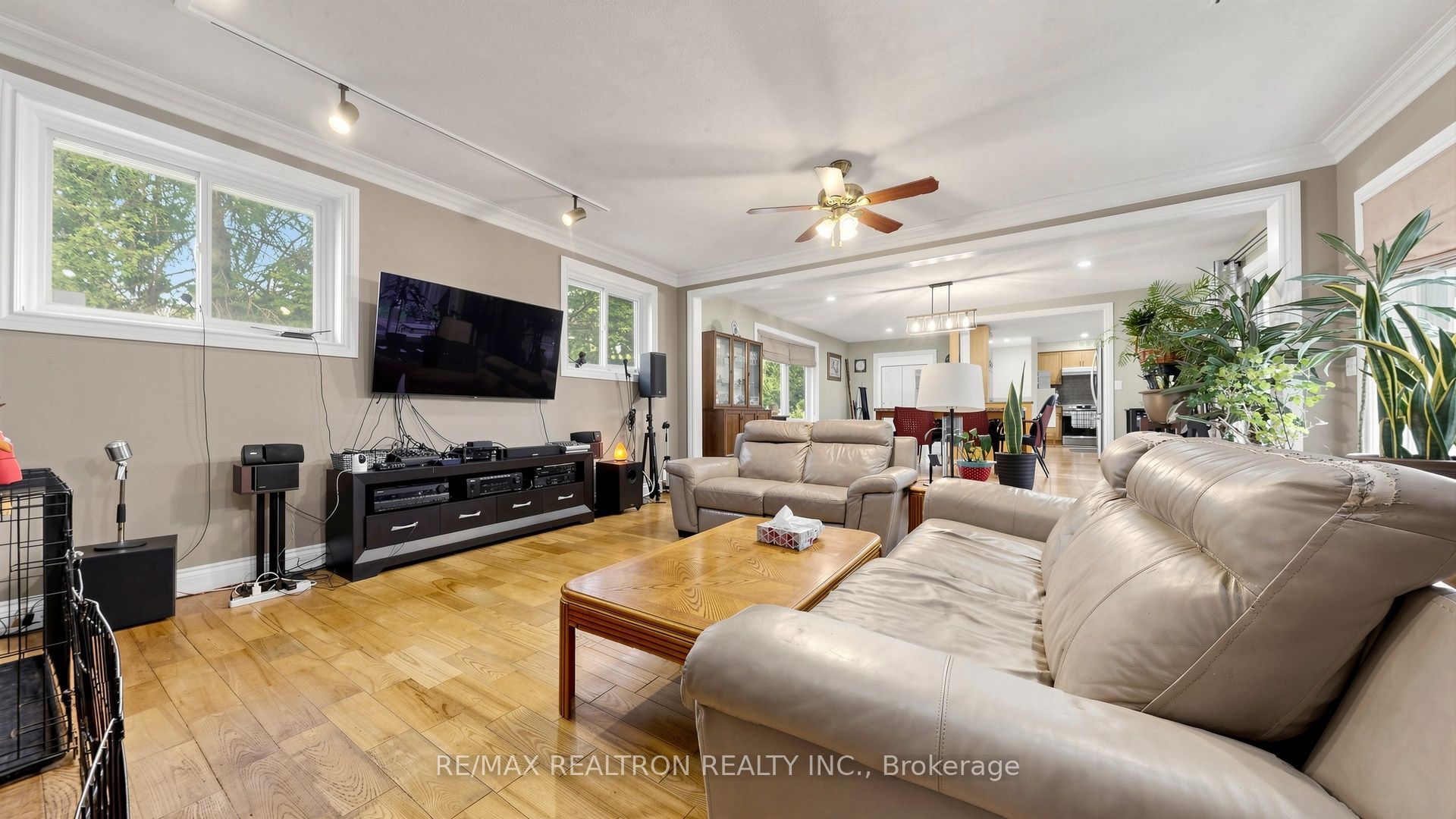 10 Rotherglen Road S Property Photo 14