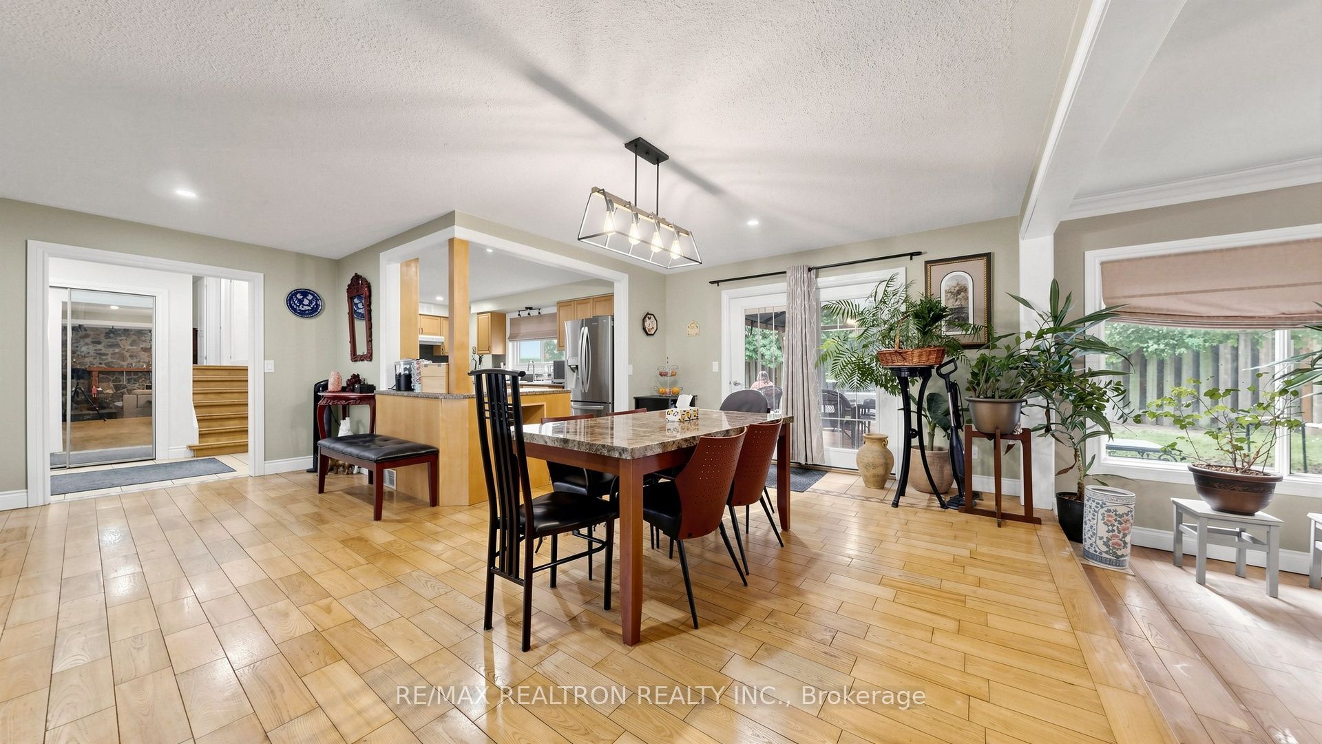 10 Rotherglen Road S Property Photo 17