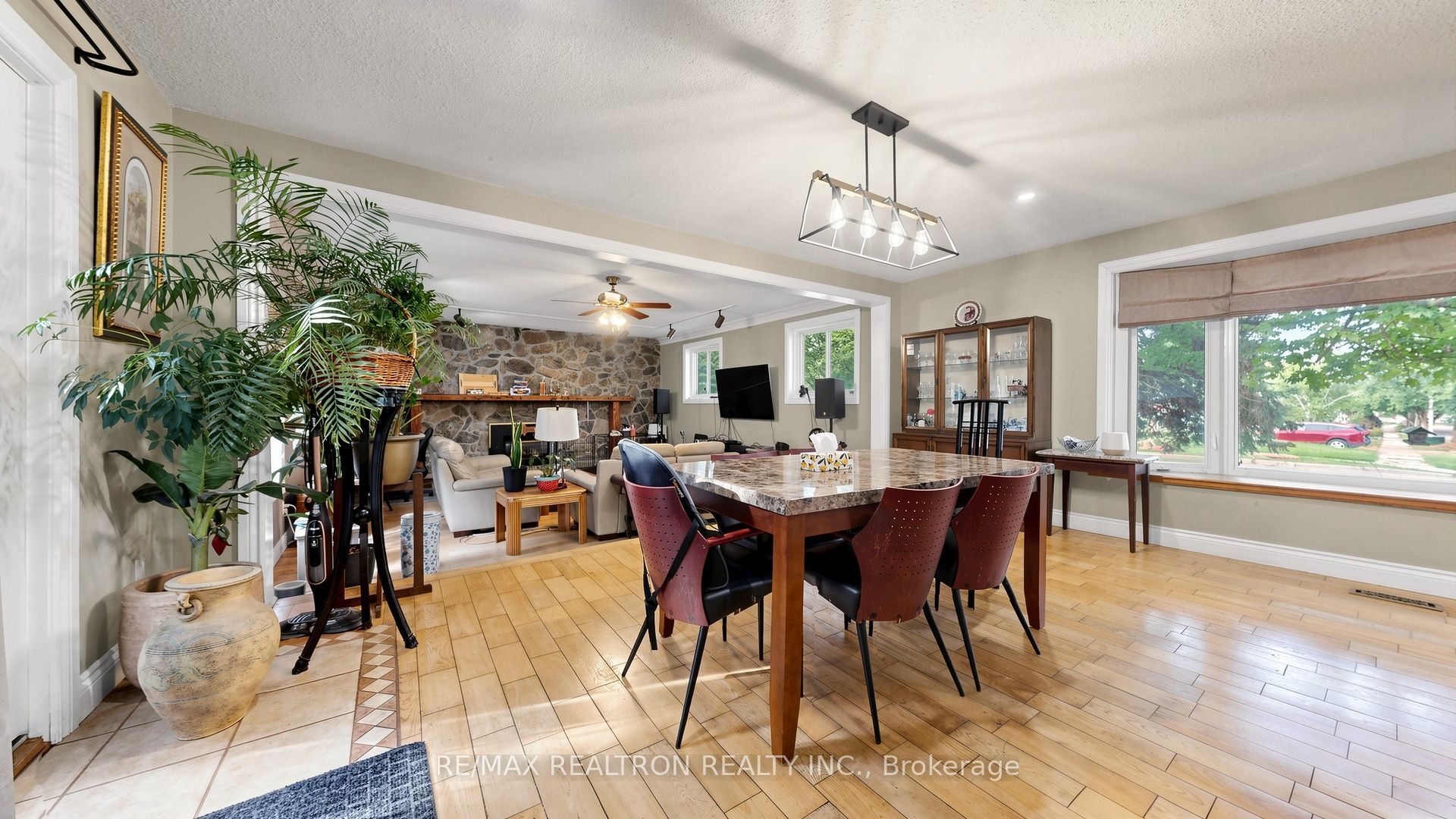 10 Rotherglen Road S Property Photo 18