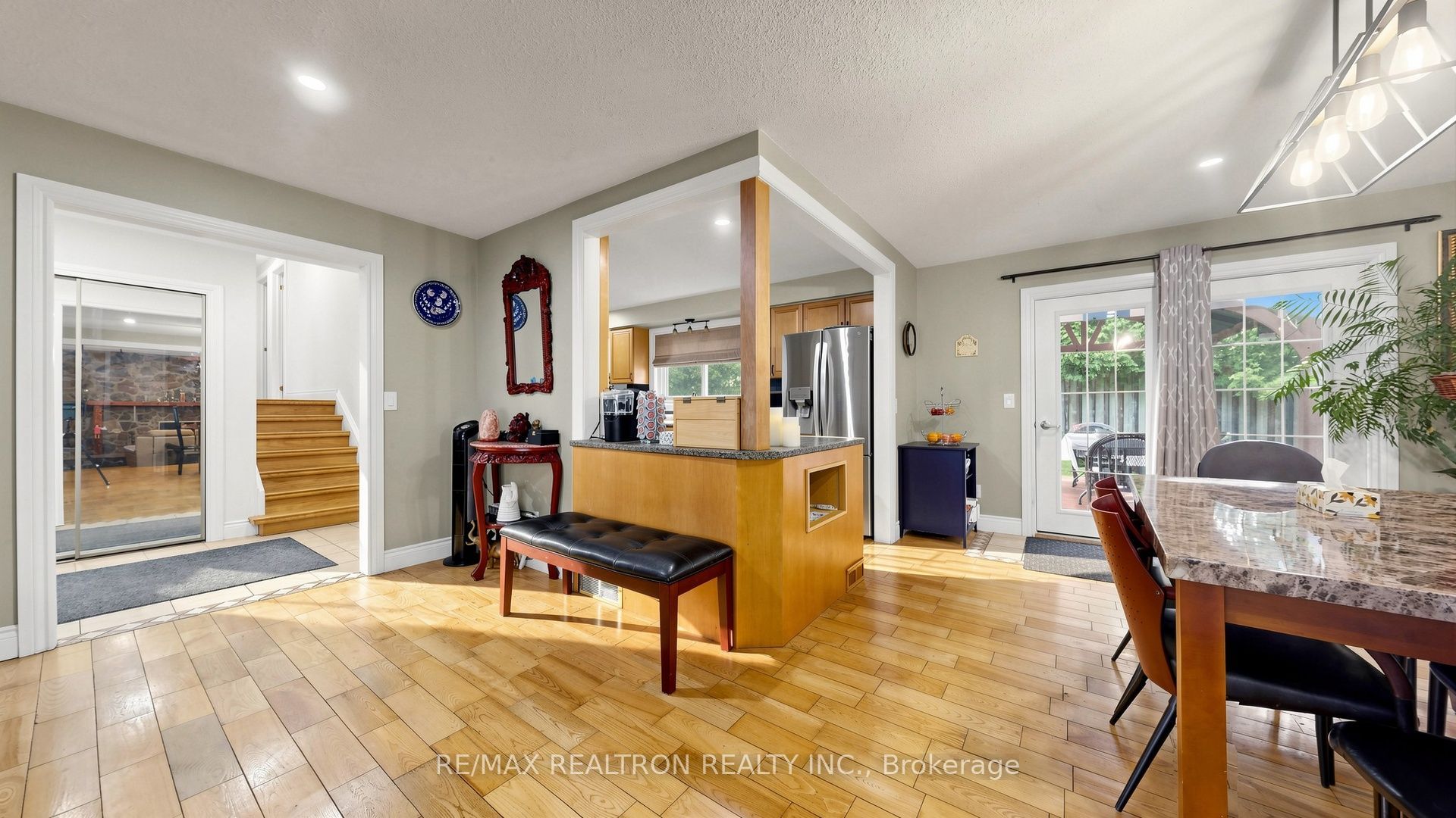 10 Rotherglen Road S Property Photo 19