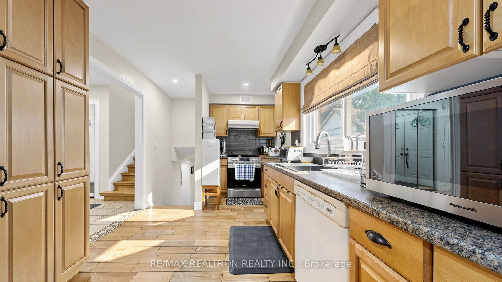 10 Rotherglen Road S Property Photo 22