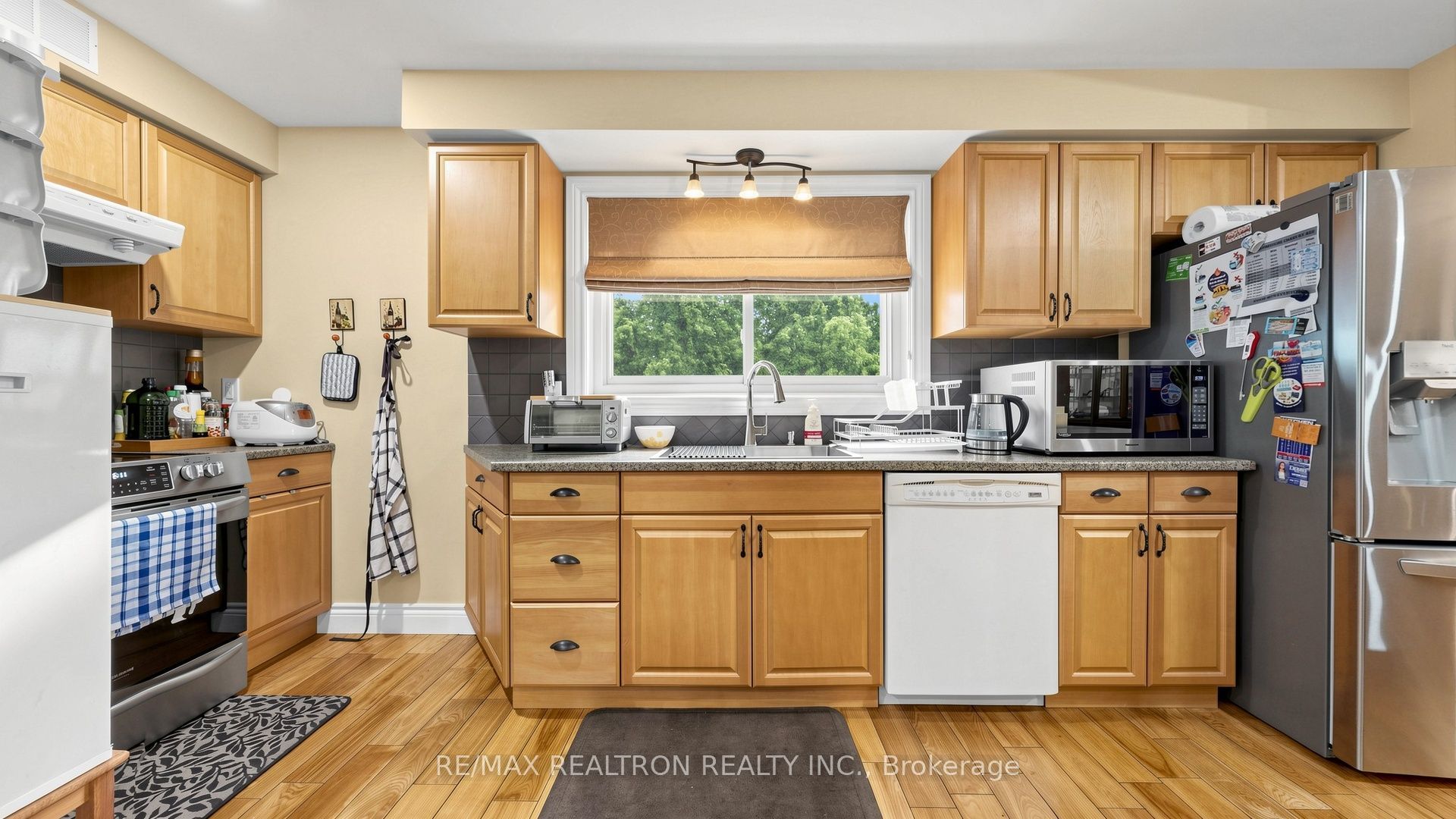 10 Rotherglen Road S Property Photo 23