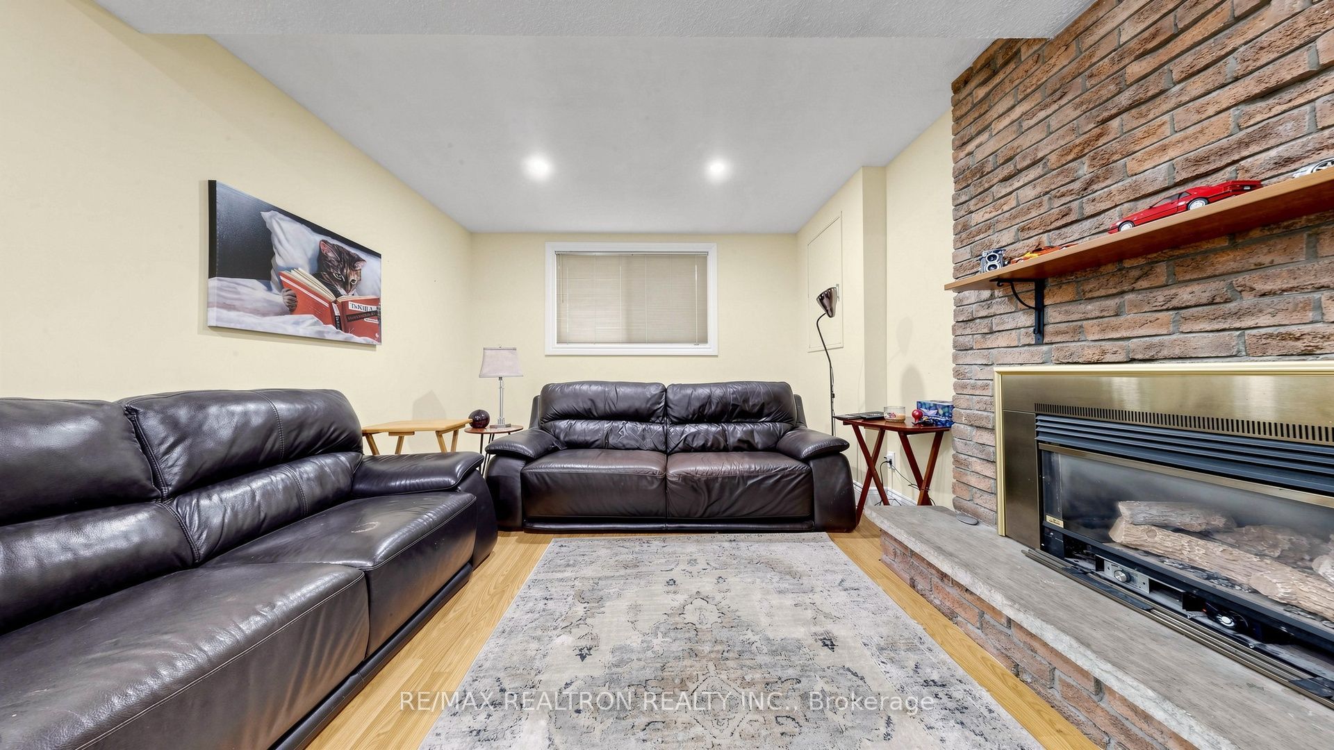 10 Rotherglen Road S Property Photo 31