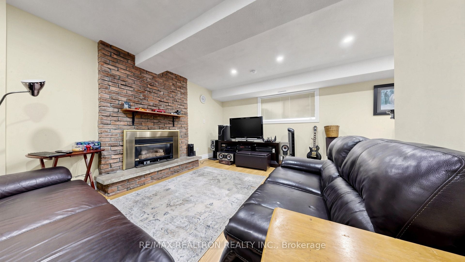 10 Rotherglen Road S Property Photo 34