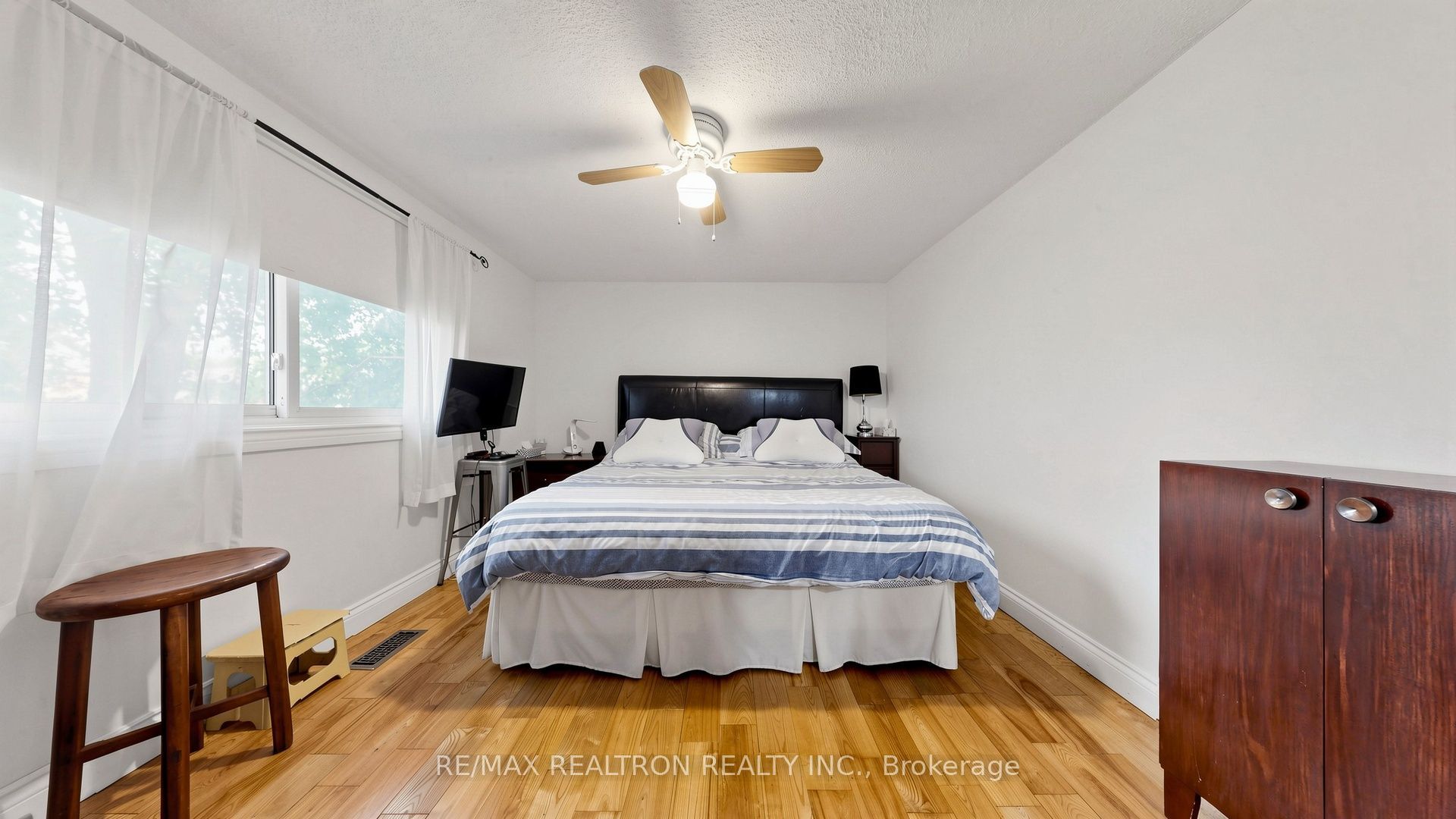 10 Rotherglen Road S Property Photo 37