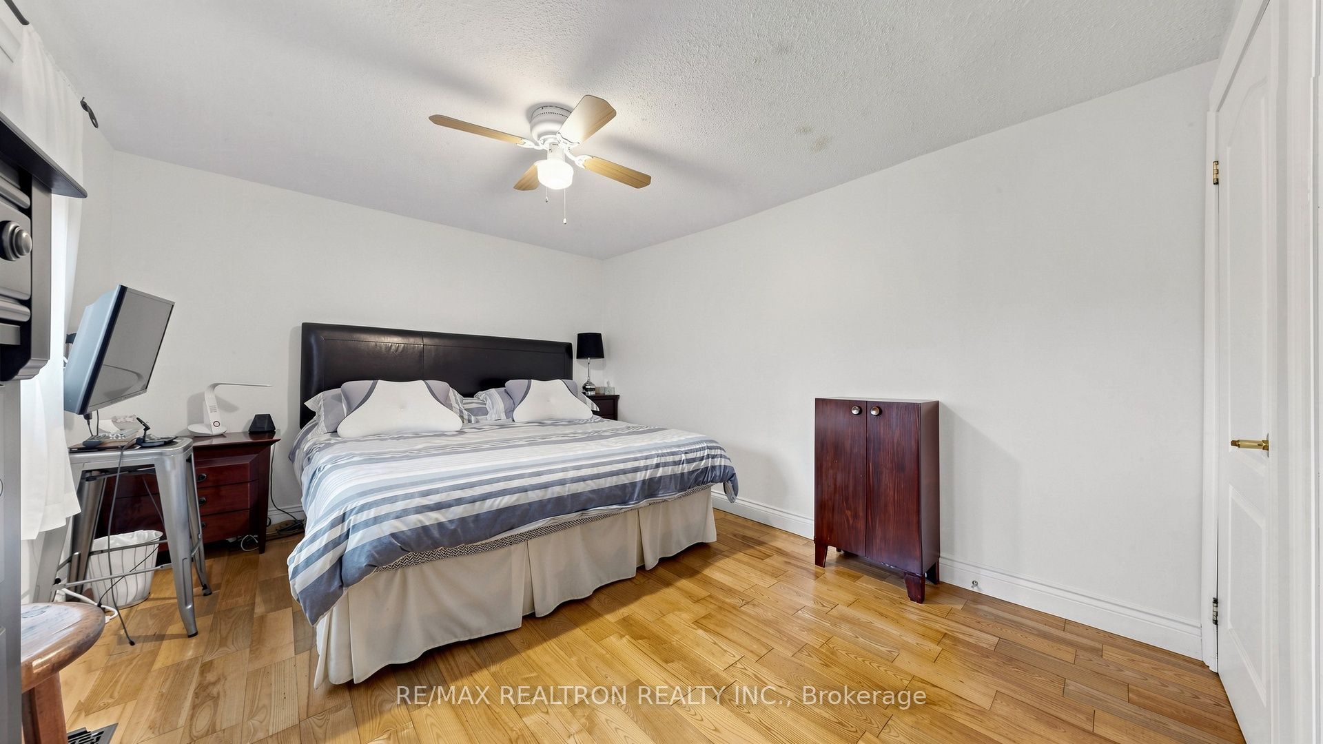 10 Rotherglen Road S Property Photo 38