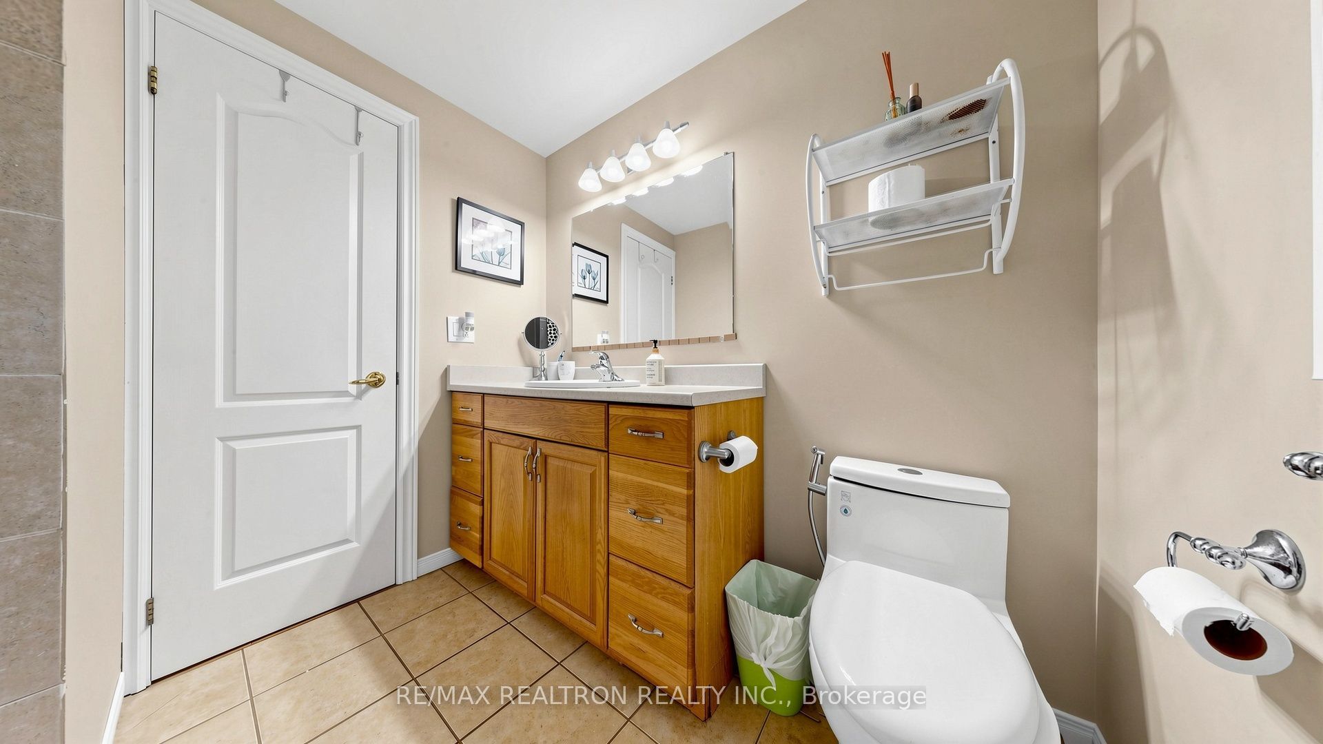 10 Rotherglen Road S Property Photo 43