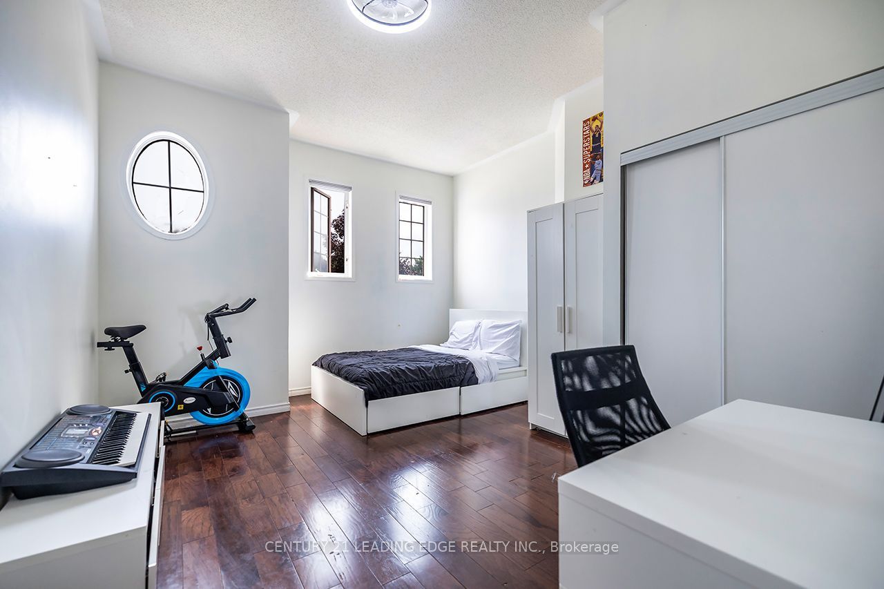 14 Guildwood Drive Property Photo 2