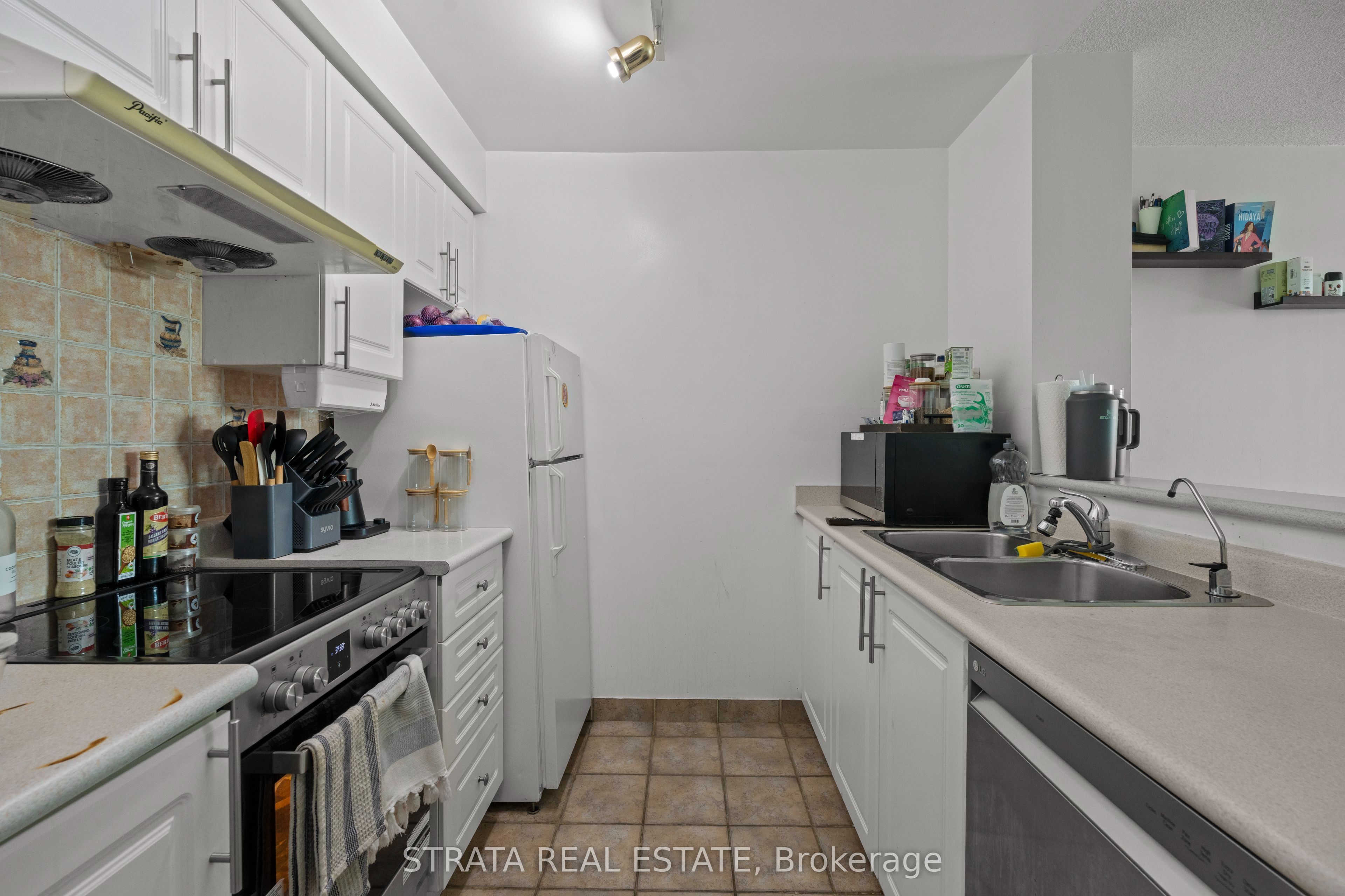 1 Lee Centre Drive 313 Property Photo 8