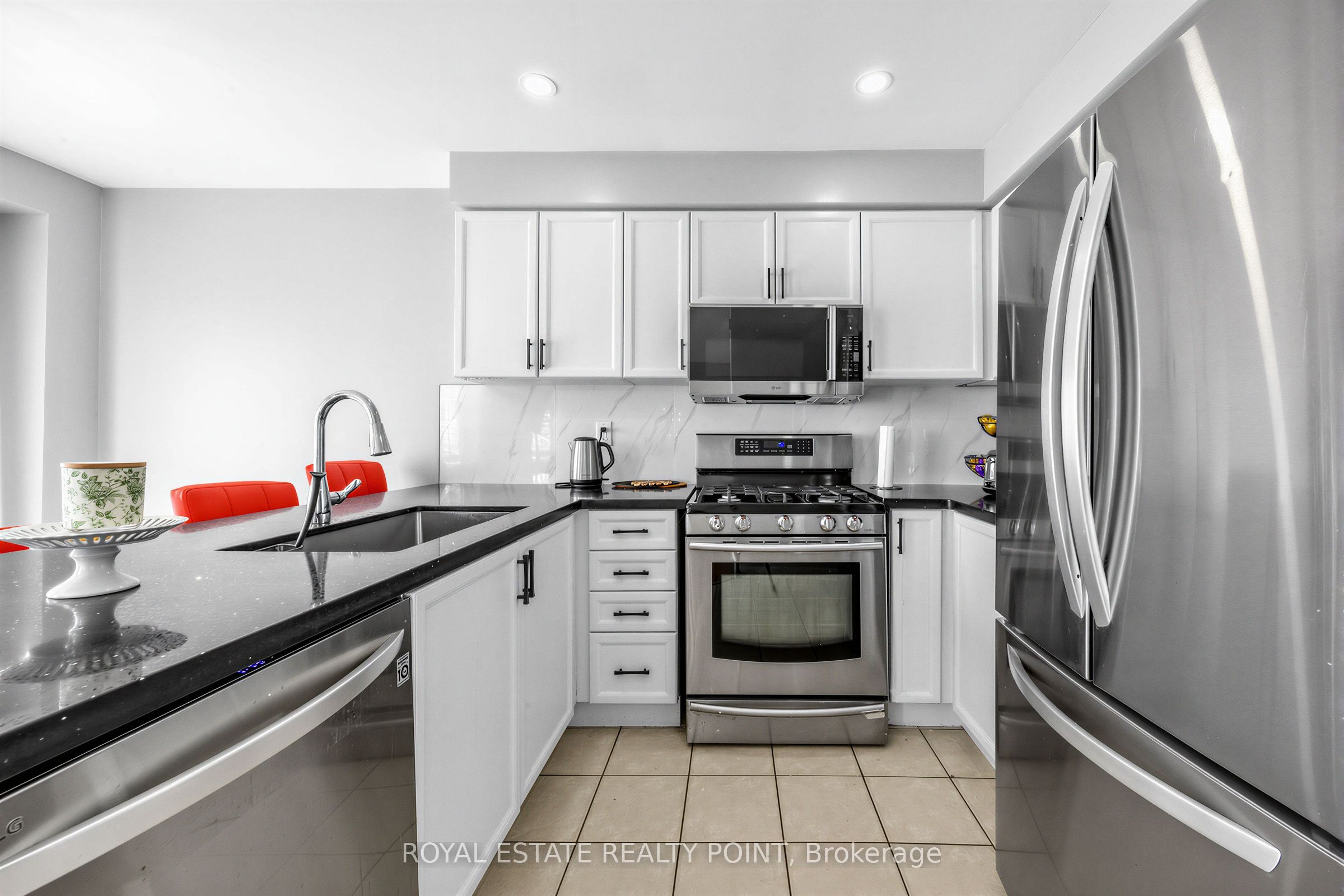 141 Raponi Circle Property Photo 8