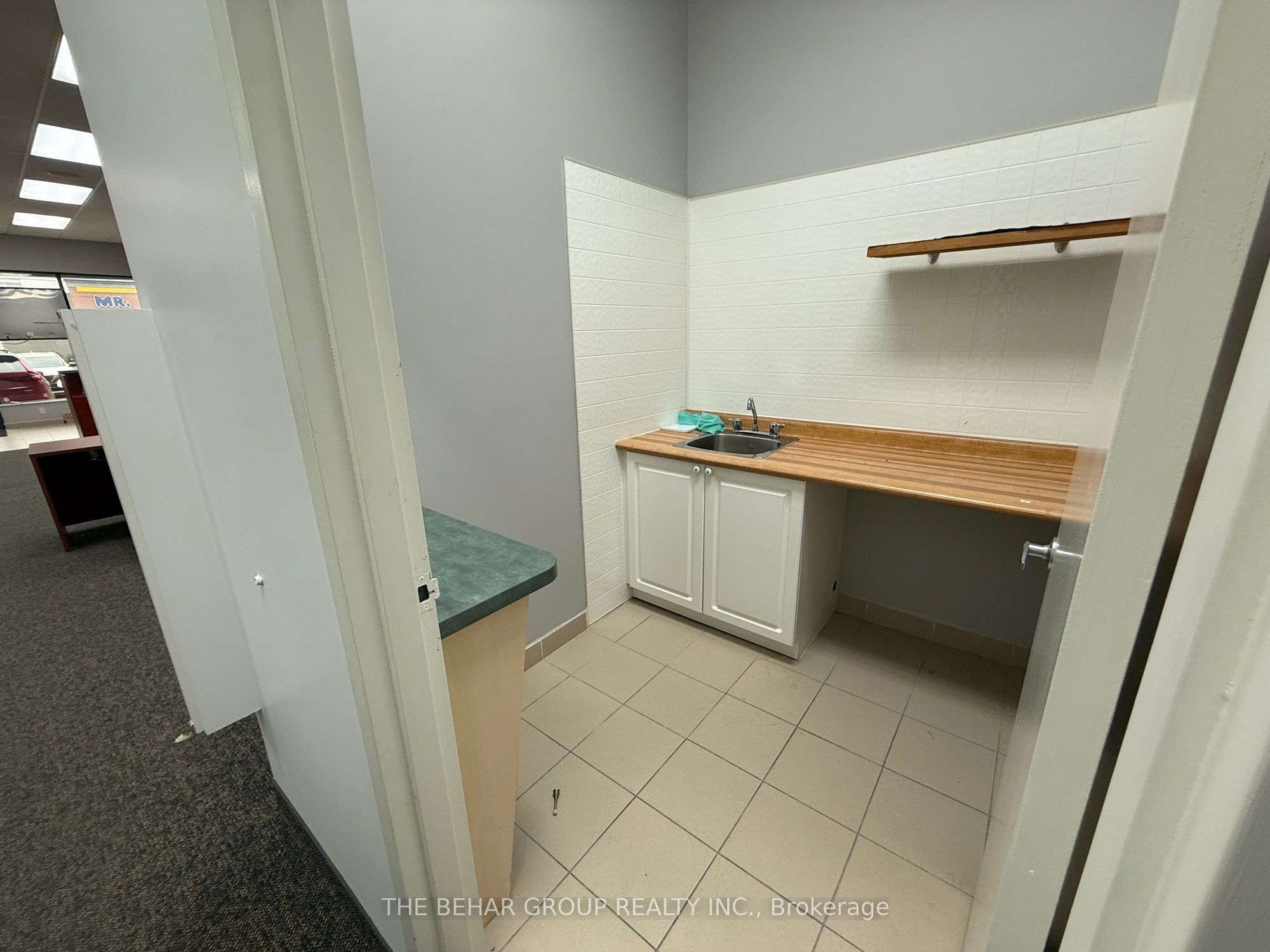 1288 Ritson Road N 4 Property Photo 4