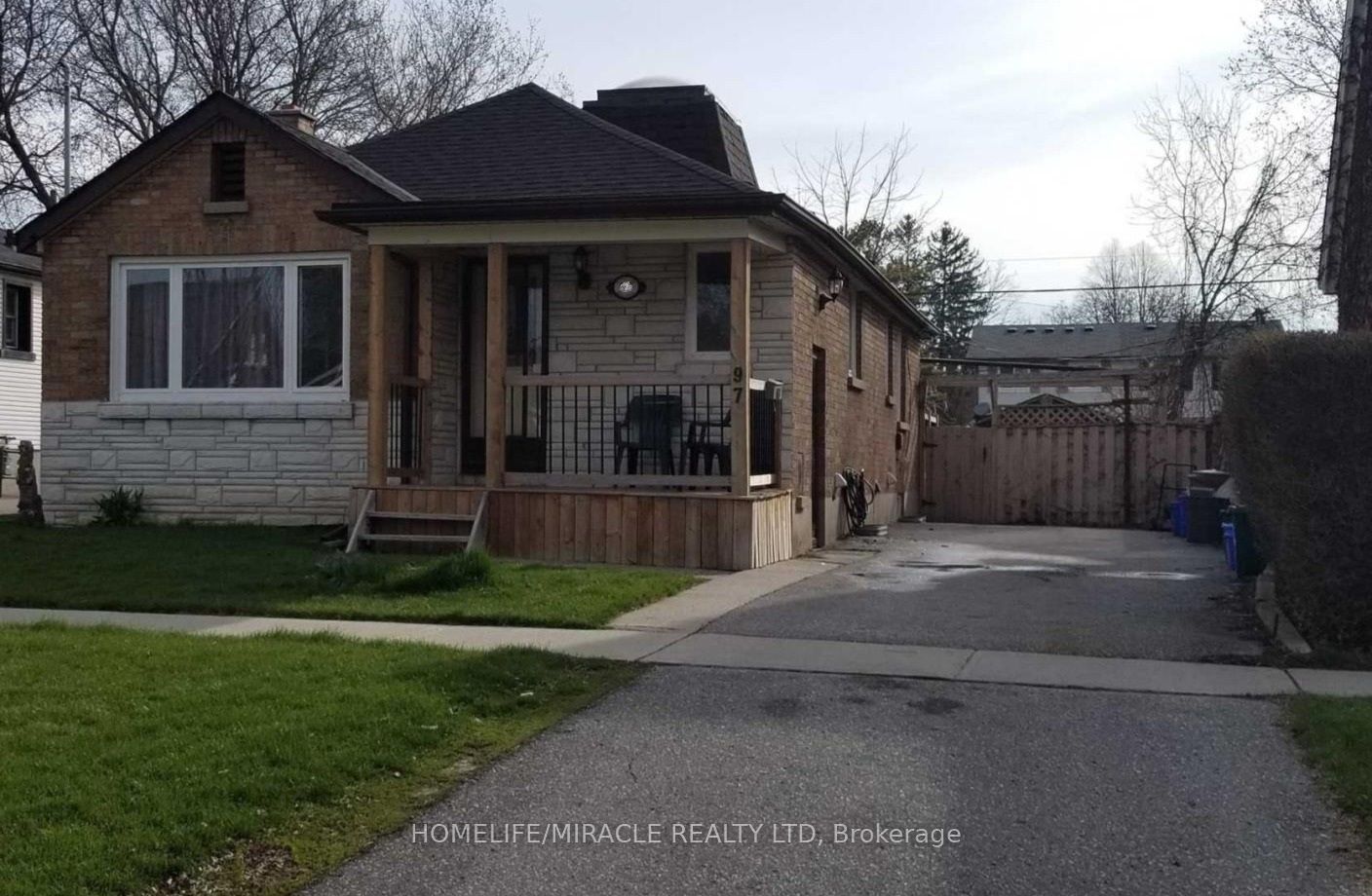 97 Central Park Boulevard N Upper Property Photo 1
