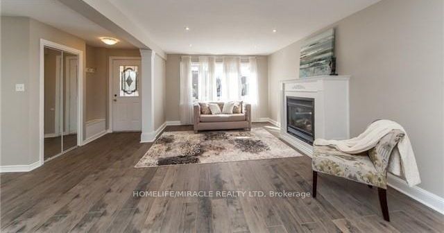 97 Central Park Boulevard N Upper Property Photo 2
