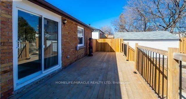 97 Central Park Boulevard N Upper Property Photo 7