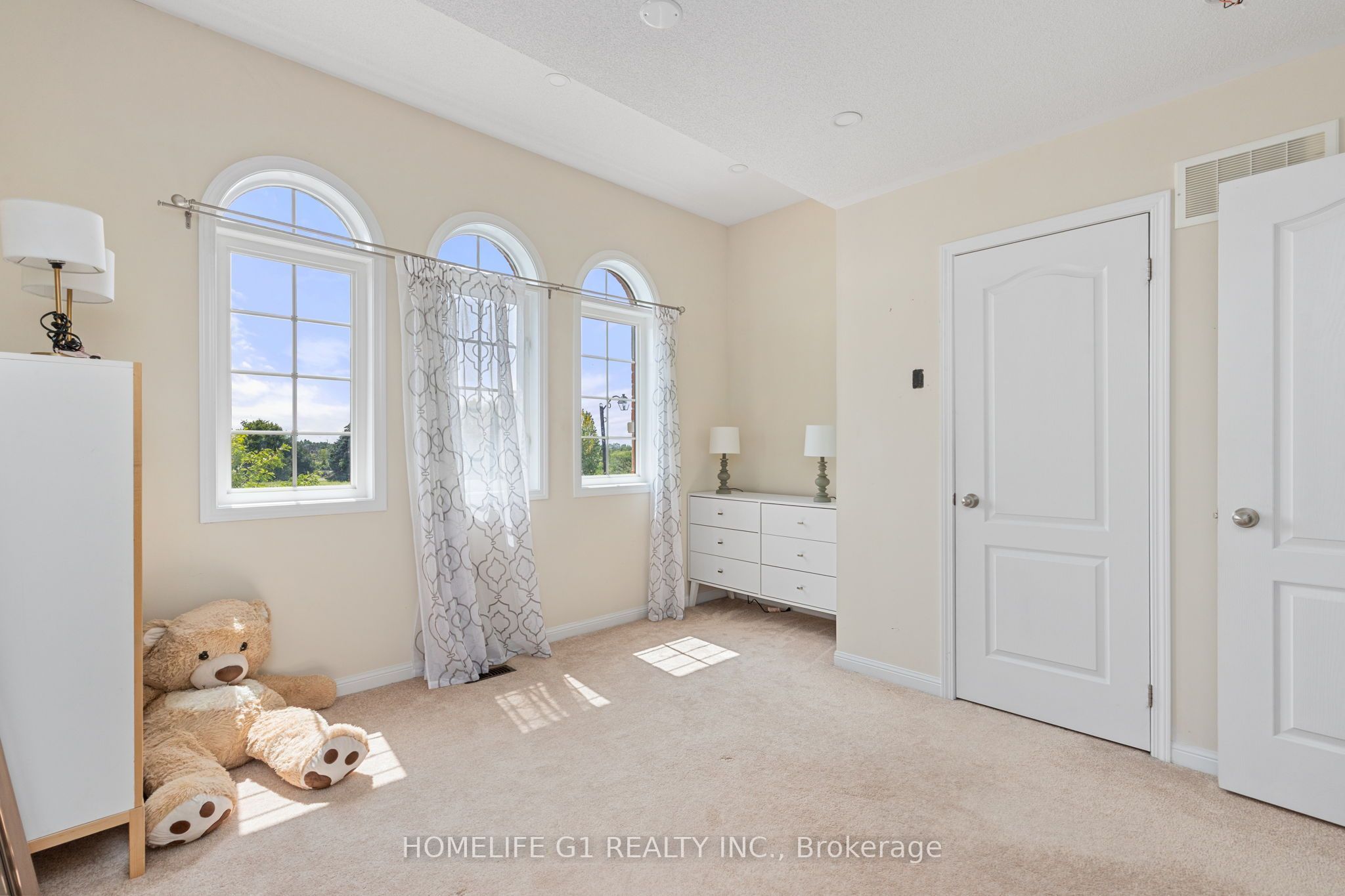 10 Hurst Drive Property Photo 17