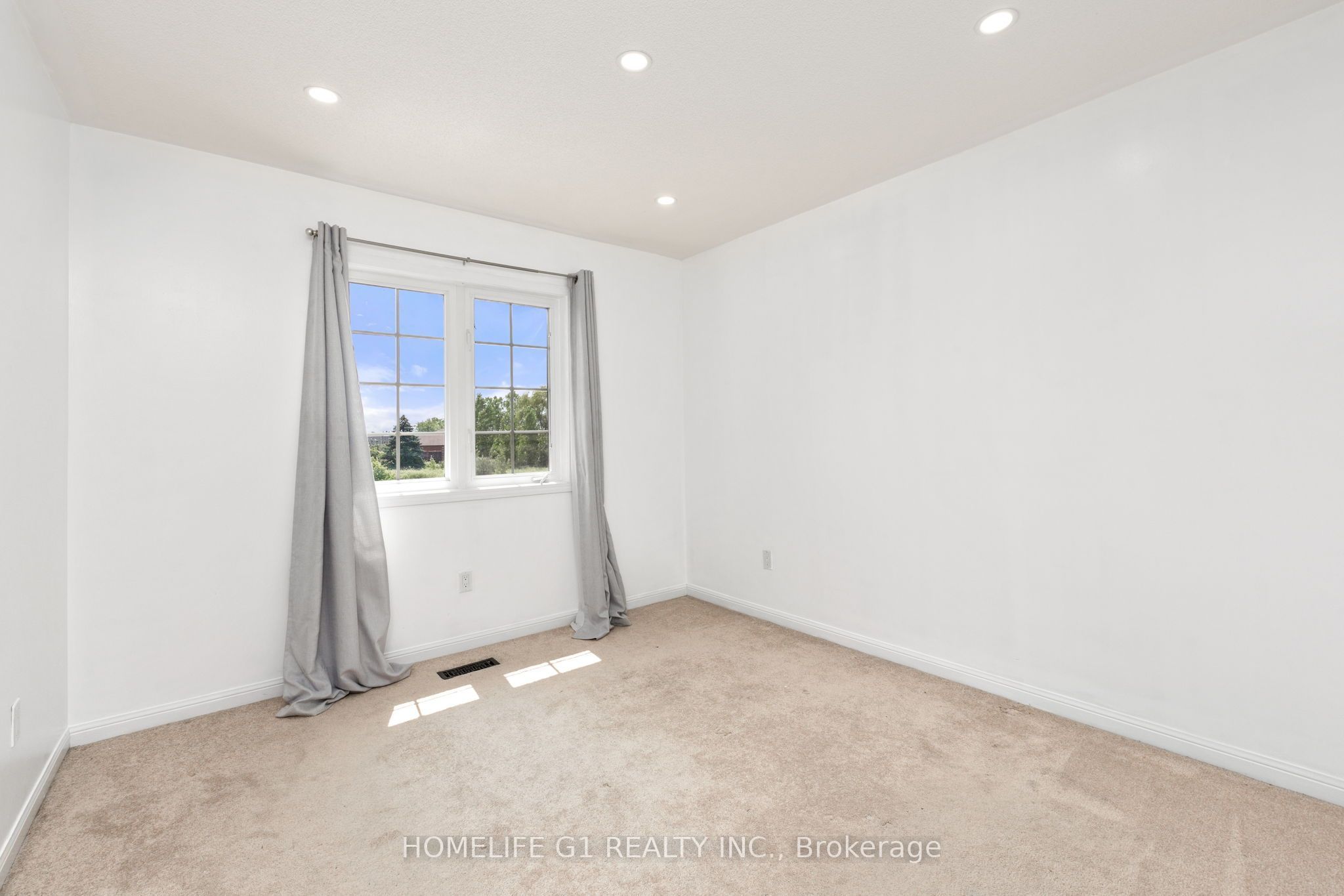 10 Hurst Drive Property Photo 18