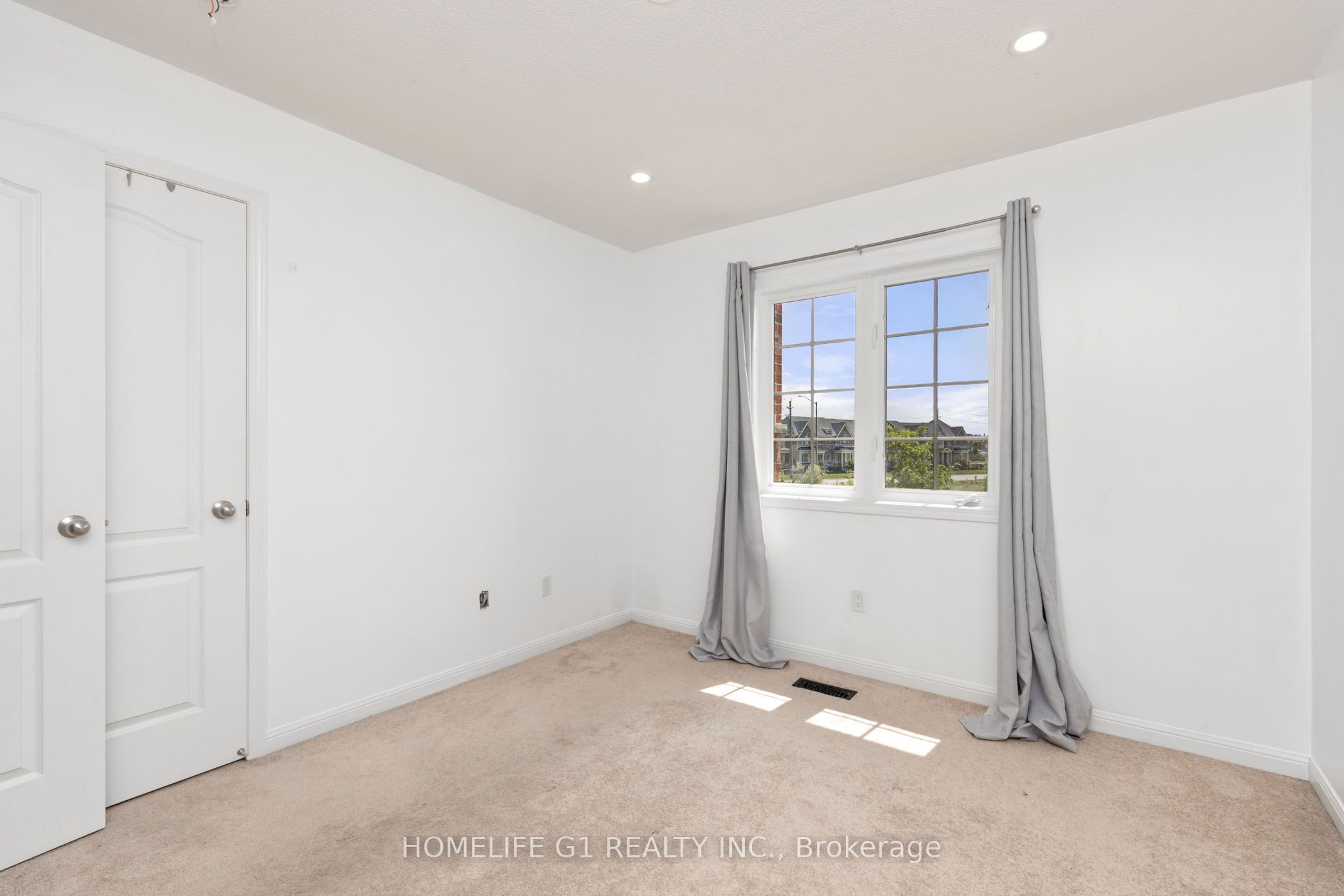 10 Hurst Drive Property Photo 19