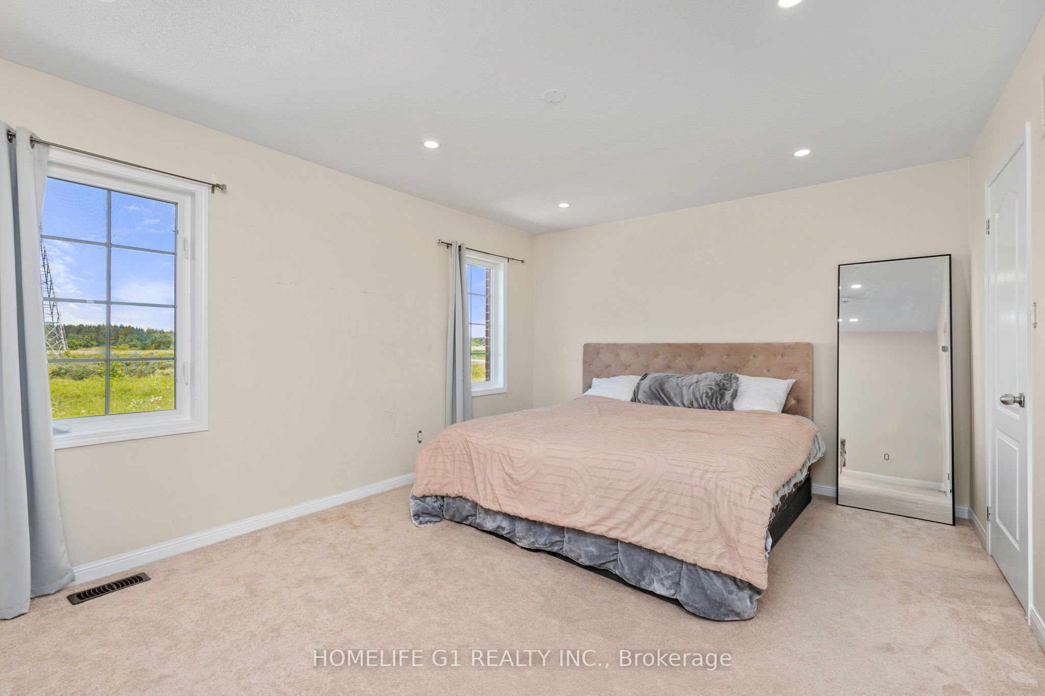 10 Hurst Drive Property Photo 22
