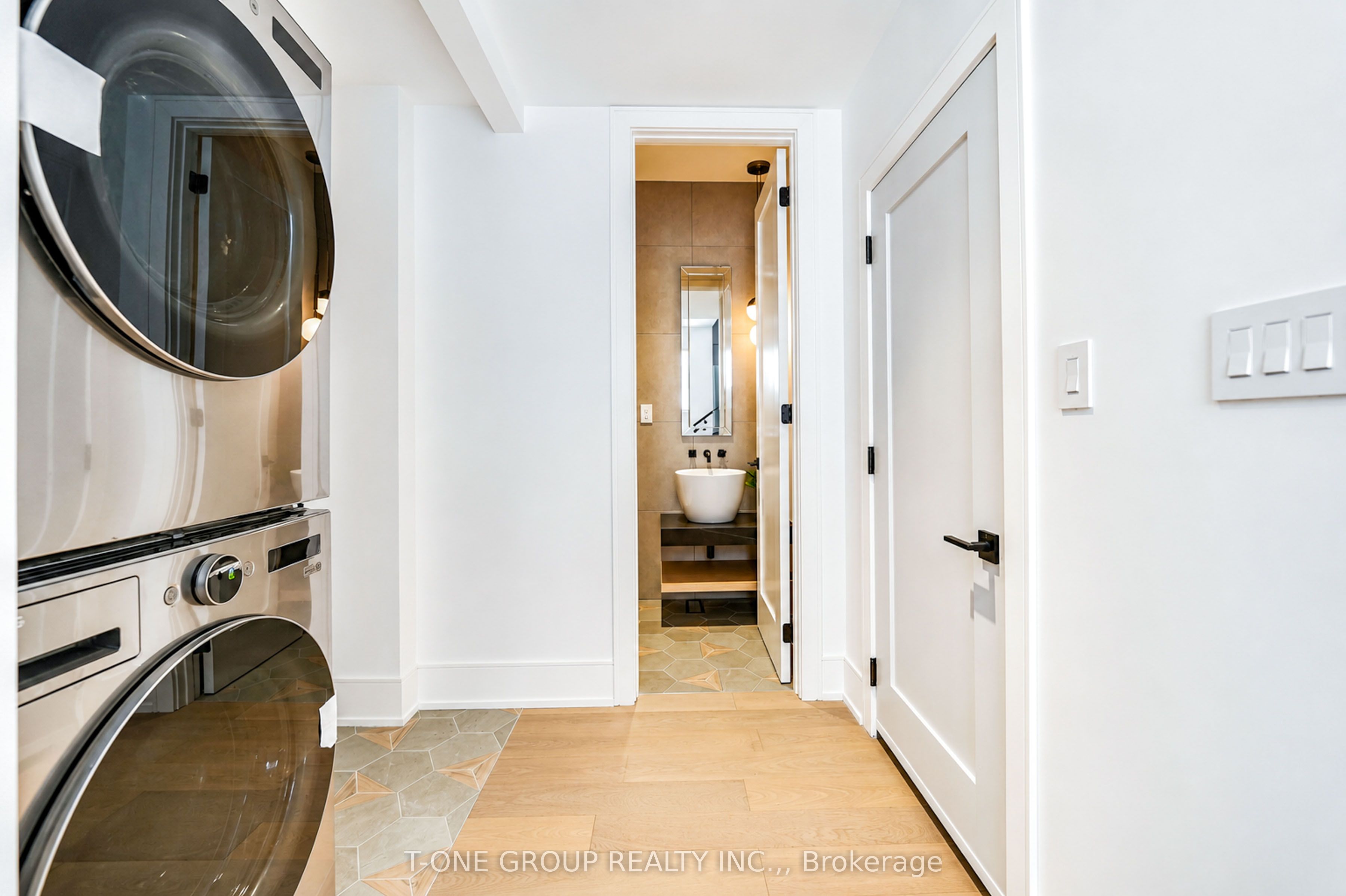 570 Main Street Property Photo 15