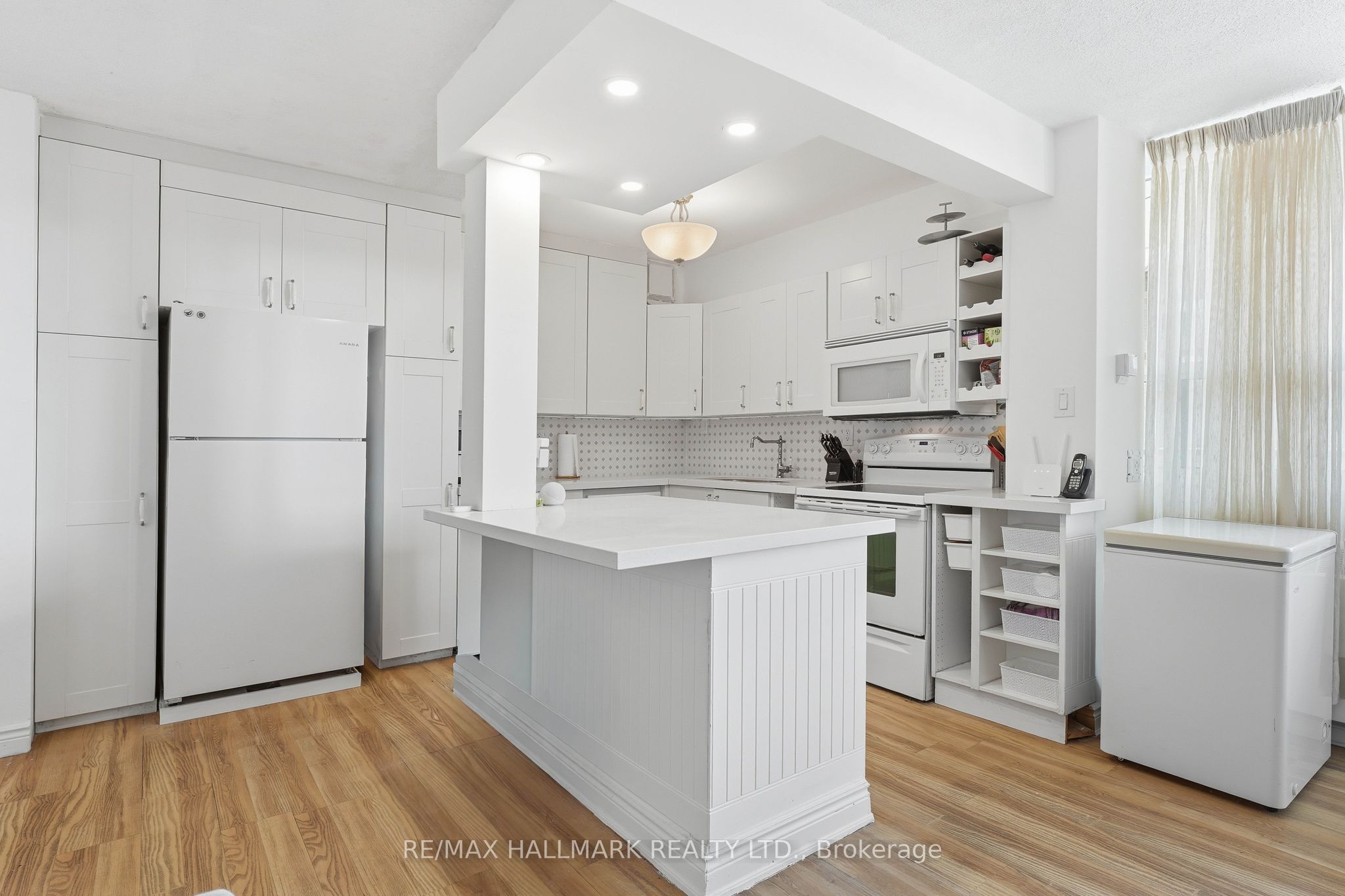 180 Markham Road 503 Property Photo 4