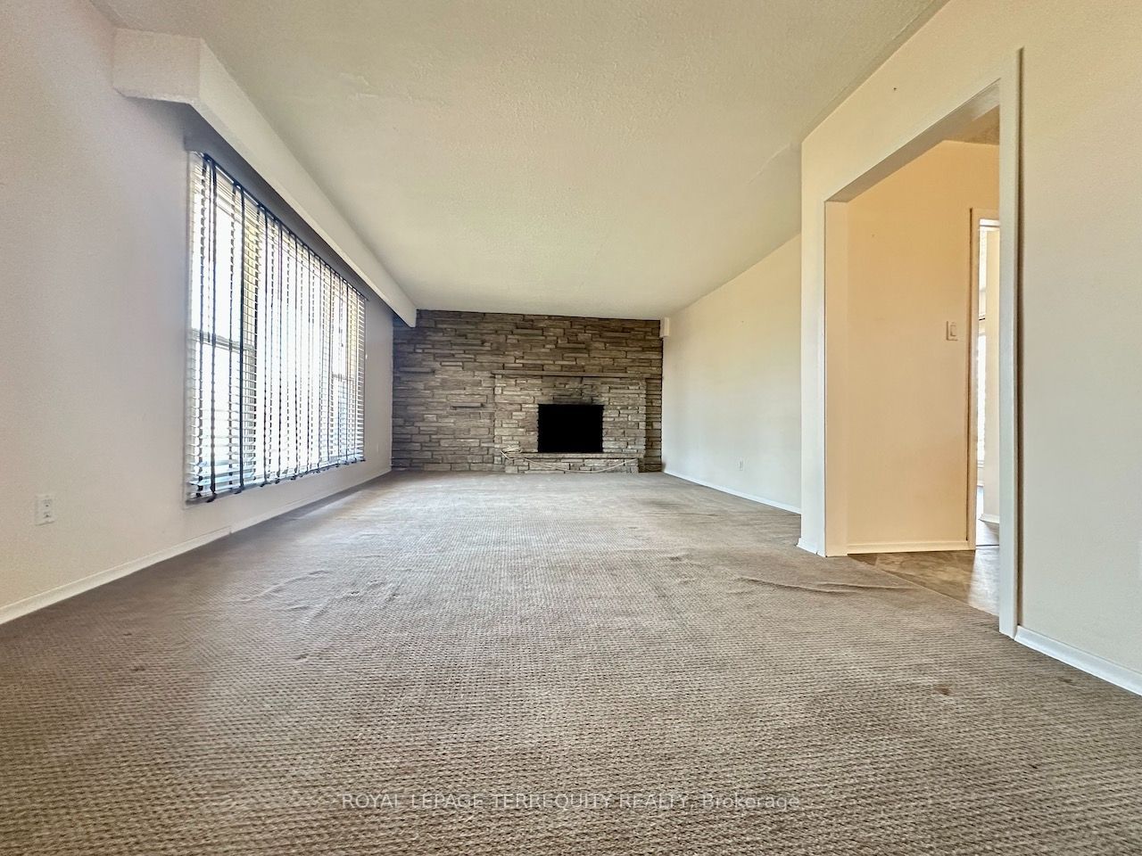 E13609872 Property Photo 2