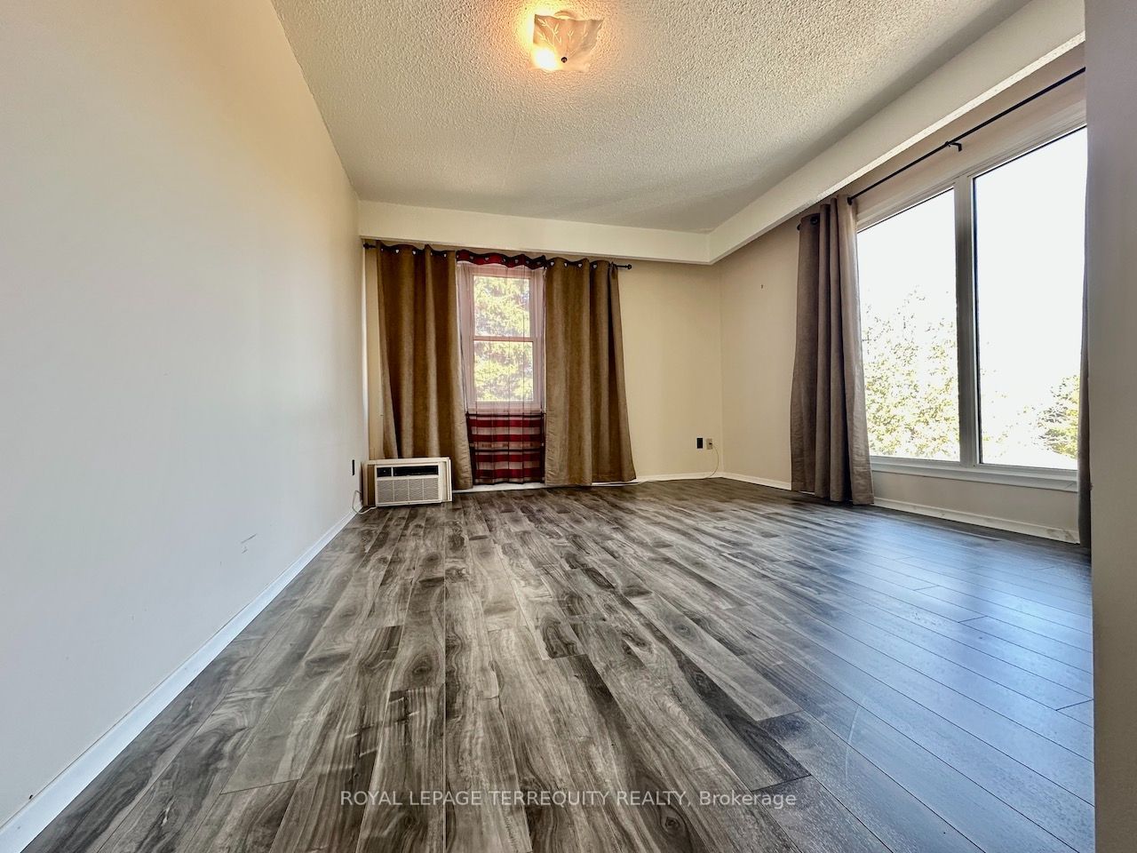 E13609872 Property Photo 5