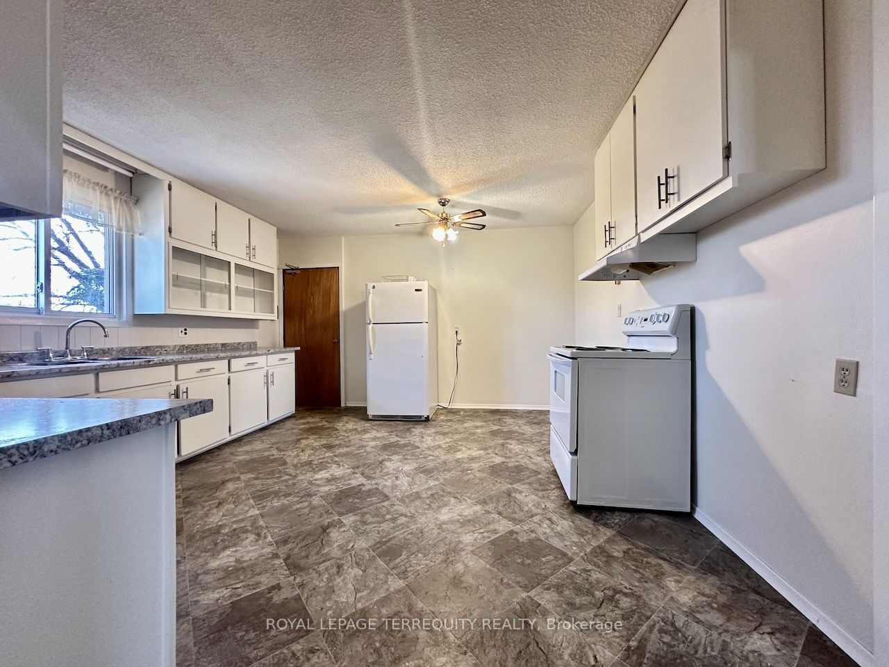 E13609872 Property Photo 7