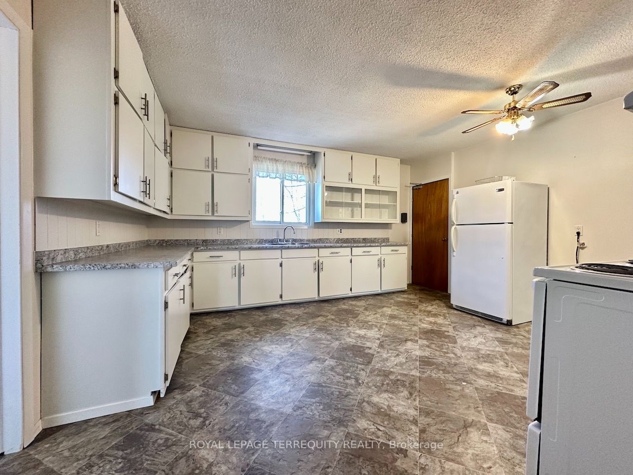 E13609872 Property Photo 10