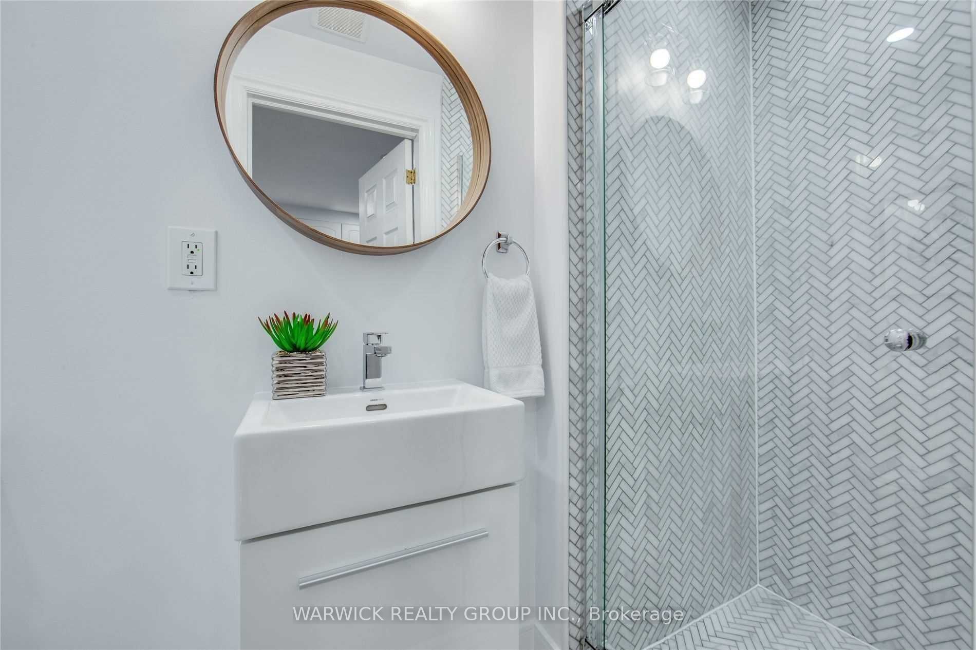 57 Bertmount Avenue Lower Property Photo 16