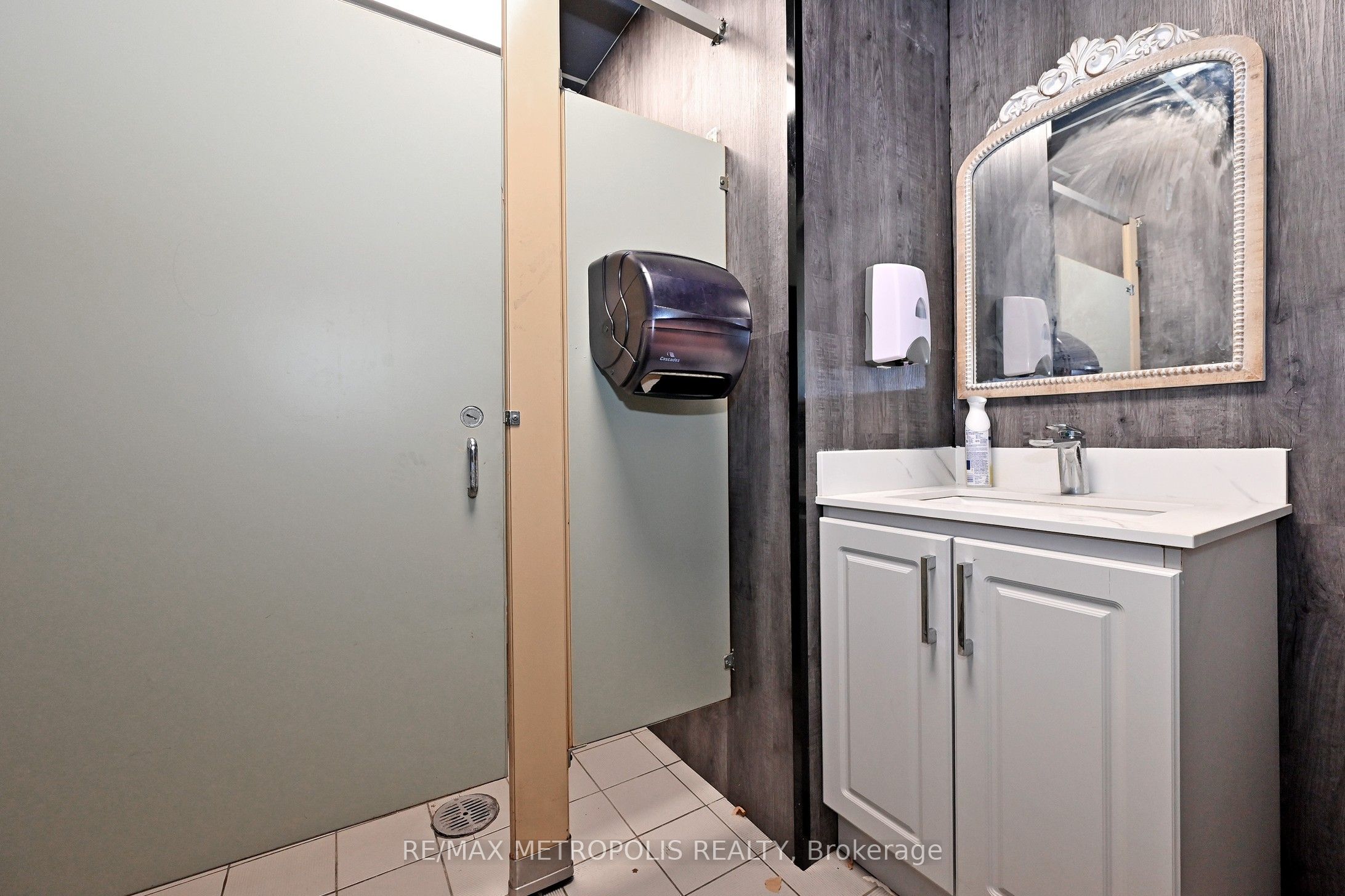 1540 Dundas Street E B-1 Property Photo 9