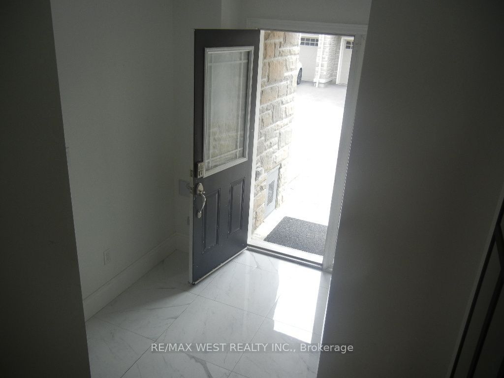 12 Waterstone Way Property Photo 2