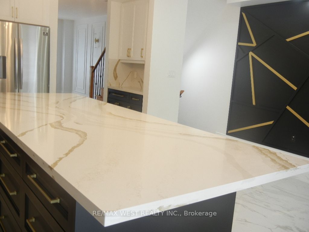12 Waterstone Way Property Photo 4
