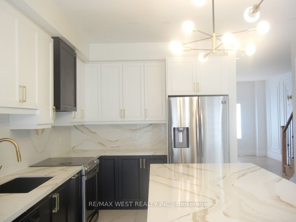 12 Waterstone Way Property Photo 5
