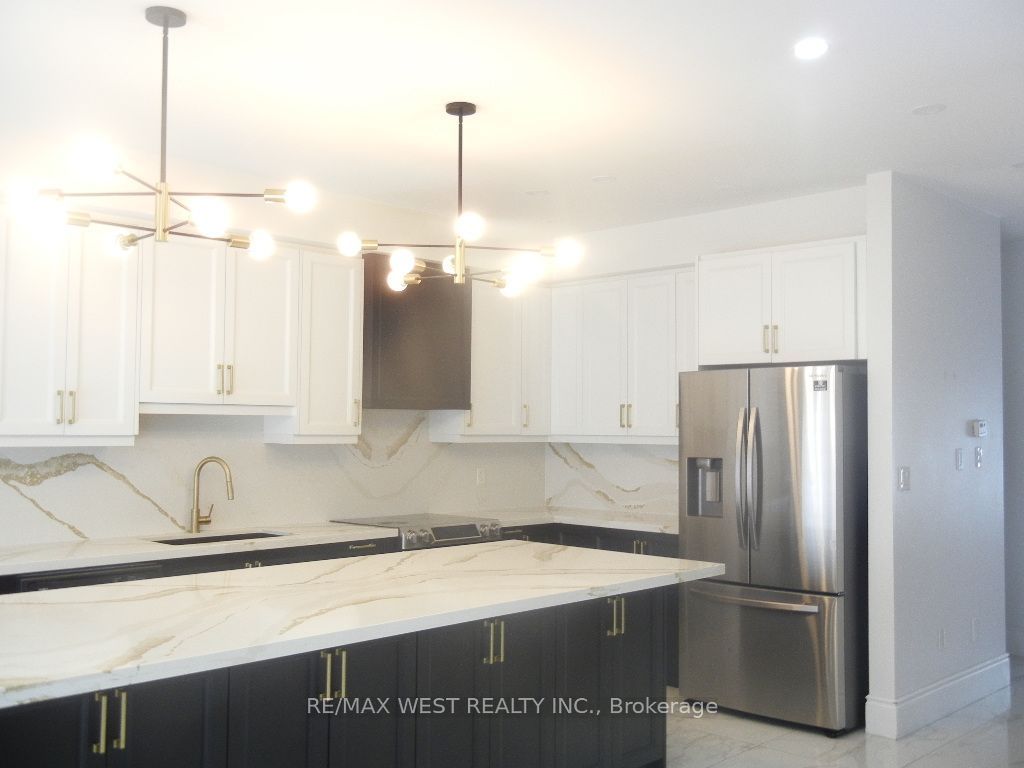 12 Waterstone Way Property Photo 6
