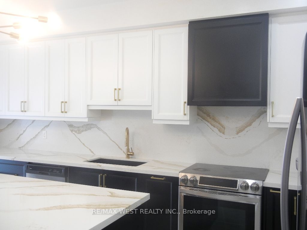 12 Waterstone Way Property Photo 7