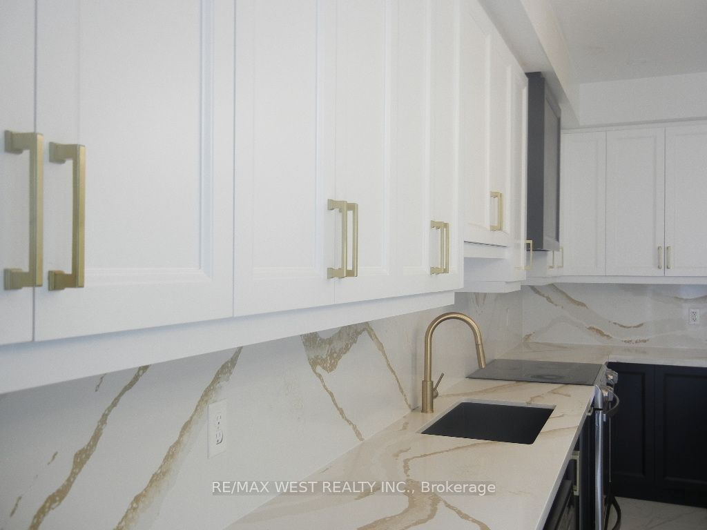 12 Waterstone Way Property Photo 8
