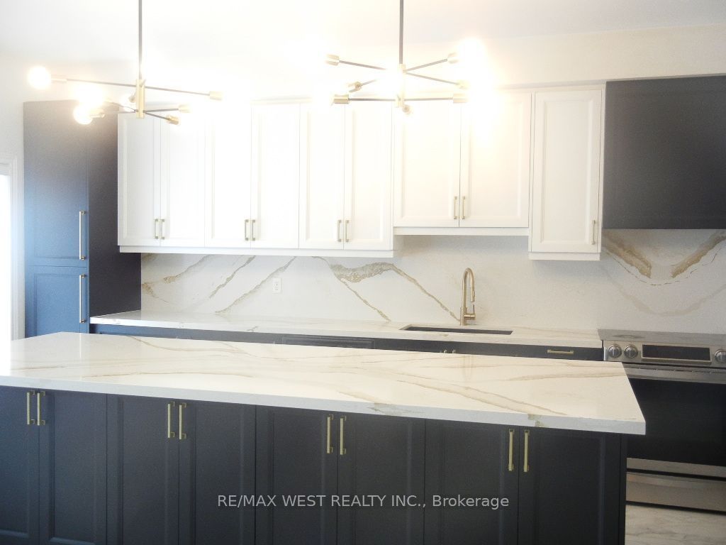 12 Waterstone Way Property Photo 9