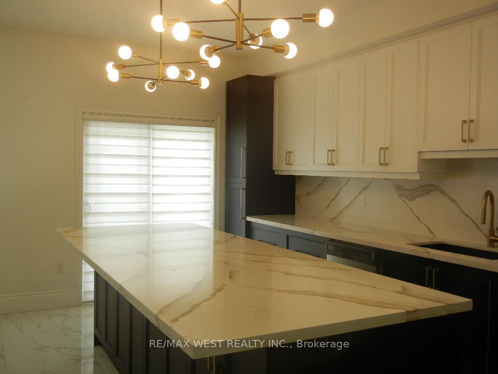 12 Waterstone Way Property Photo 10