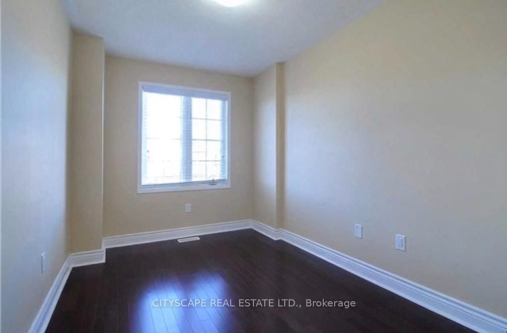 1136 Schooling Drive E Property Photo 2