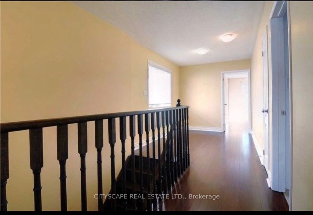 1136 Schooling Drive E Property Photo 4
