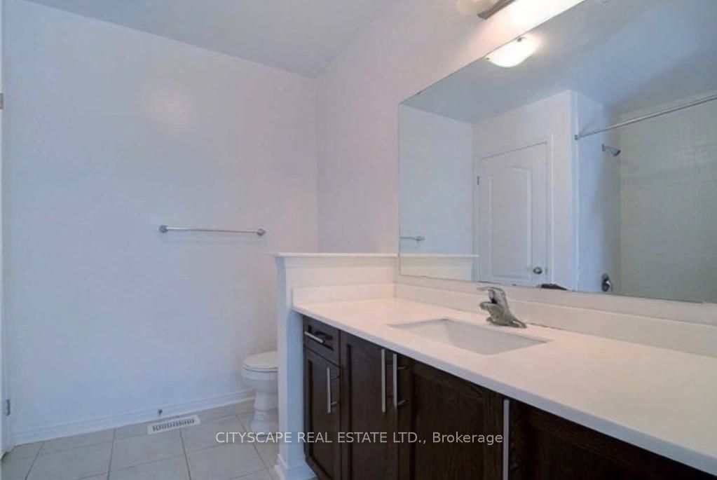 1136 Schooling Drive E Property Photo 10