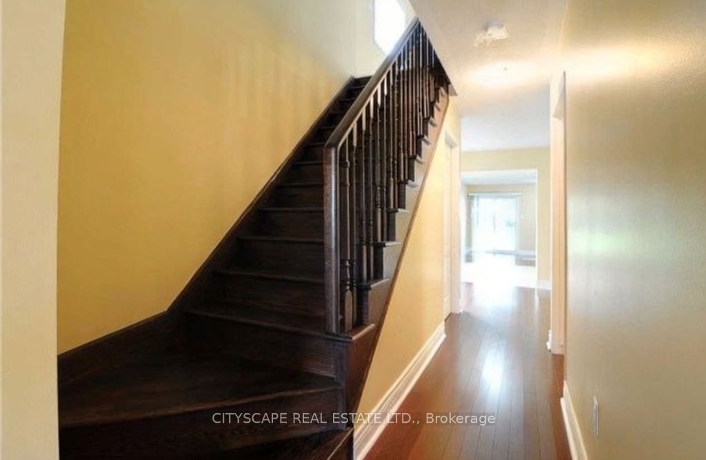 1136 Schooling Drive E Property Photo 11