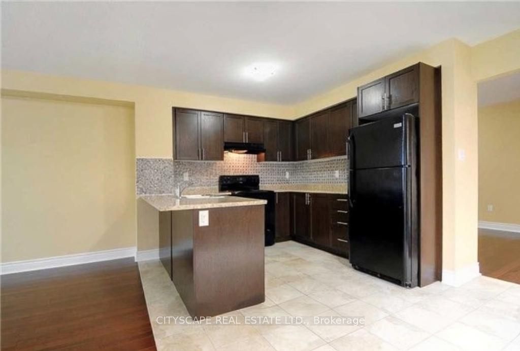 1136 Schooling Drive E Property Photo 17