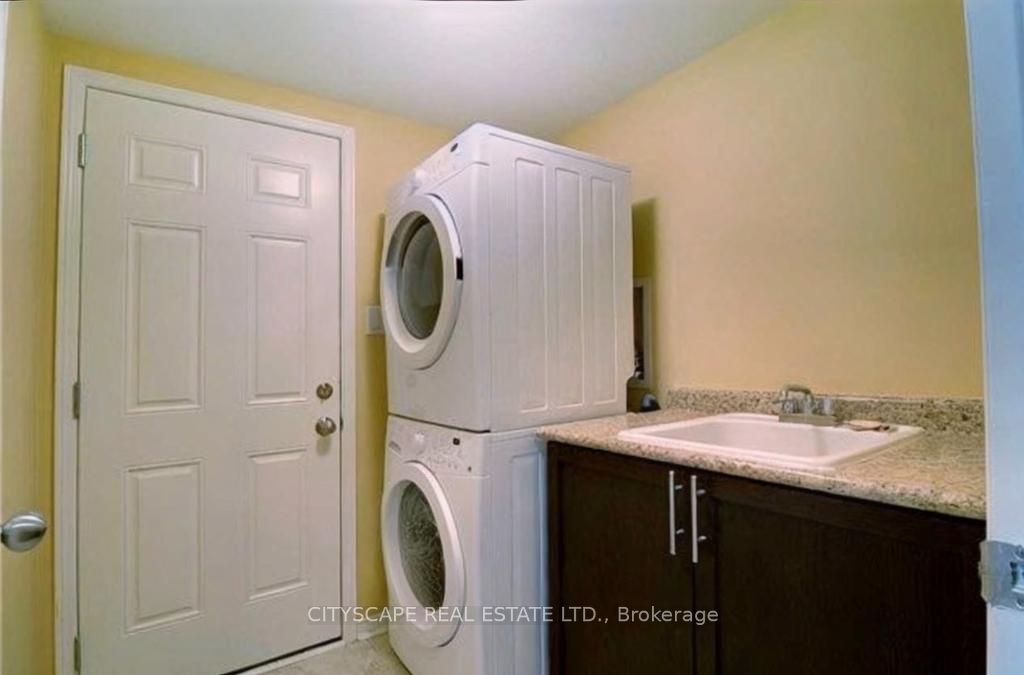 1136 Schooling Drive E Property Photo 18