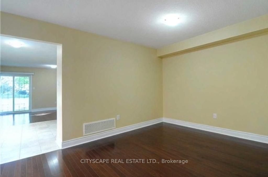 1136 Schooling Drive E Property Photo 21