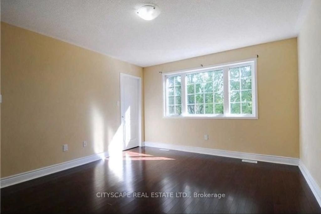 1136 Schooling Drive E Property Photo 24