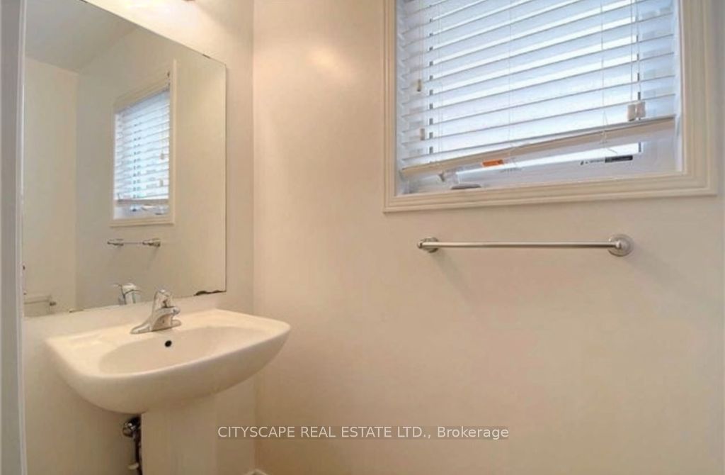 1136 Schooling Drive E Property Photo 26