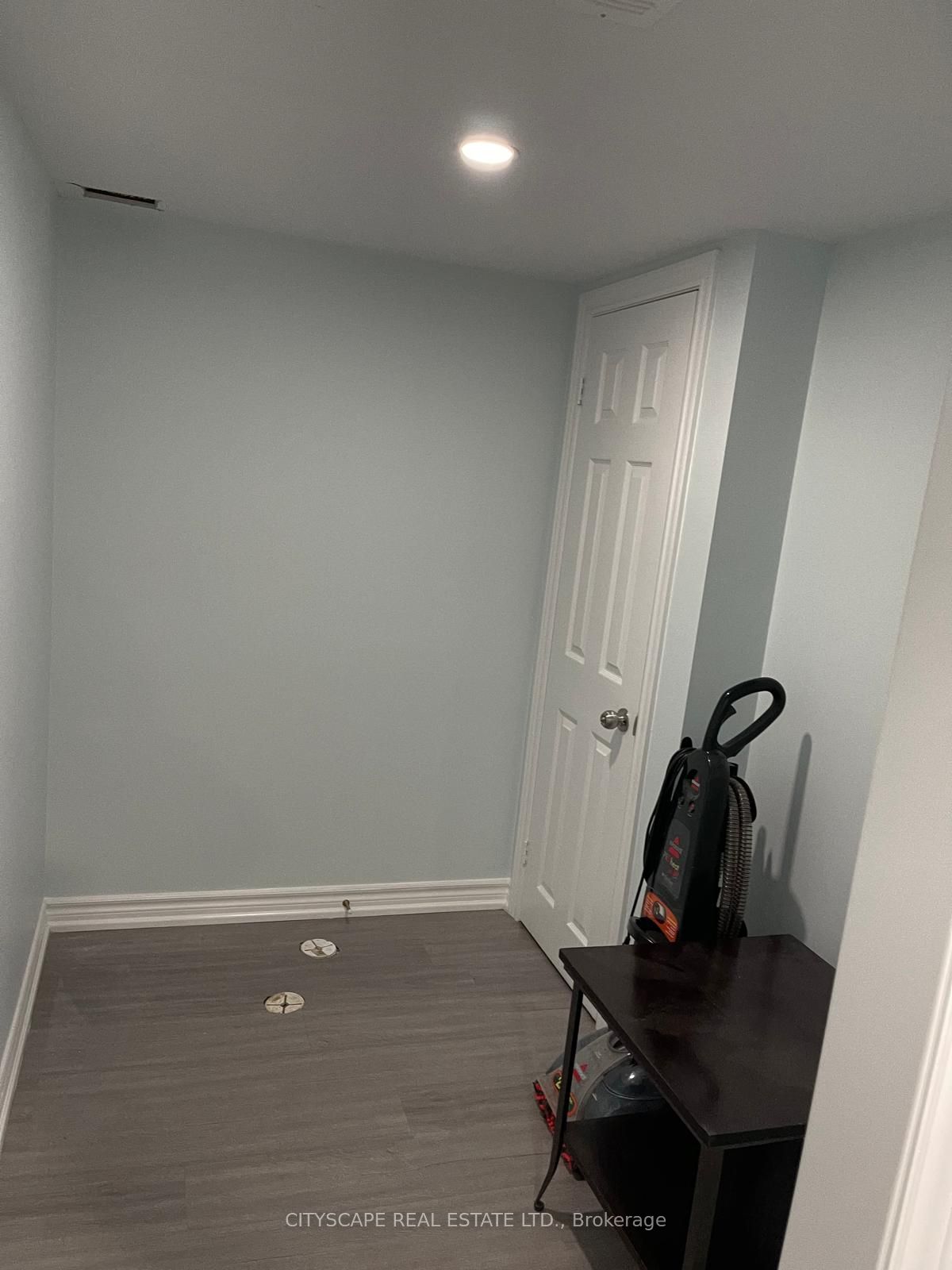 1136 Schooling Drive E Property Photo 36